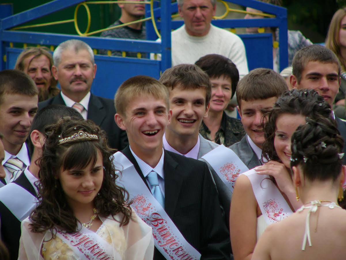 Дмитро Підручний з однокласниками
