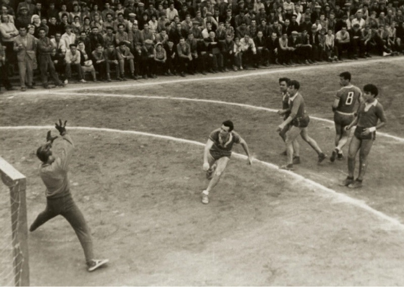 Семен Полонський виконує 7-метровий