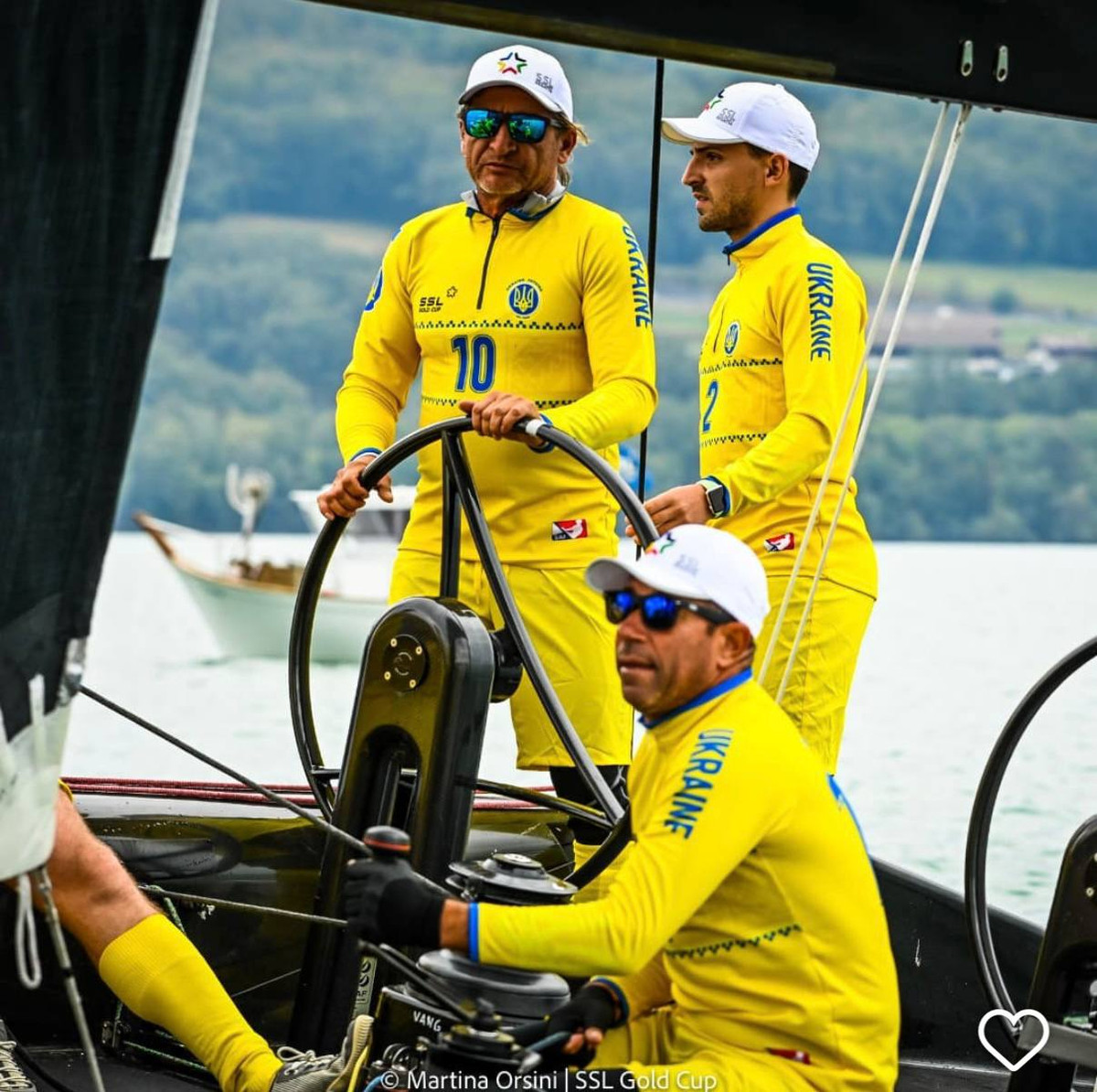 Ігор Матвієнко (сидить)