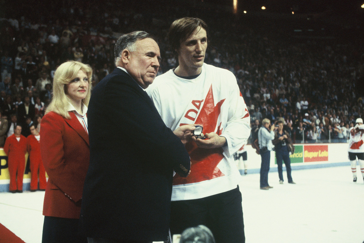 Майк Боссі (праворуч) після фіналу Кубку Канади