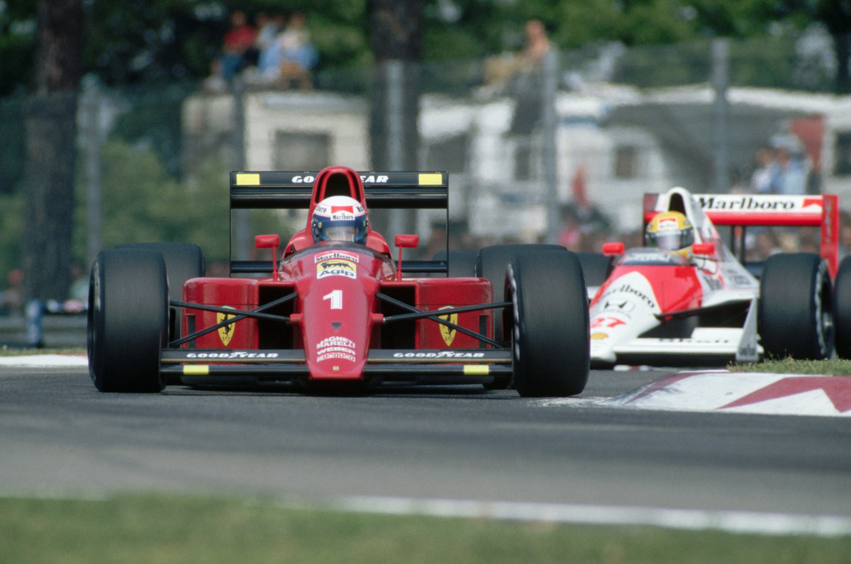 Ален Прост впереди Макларена Айртона Сенны на Гран-при Сан-Марино 1990