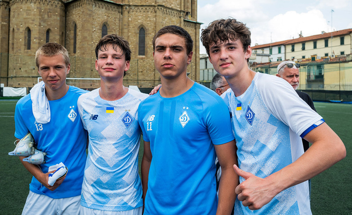 Завтрашні зірки київського Динамо. Матвій ПОНОМАРЕНКО (другий праворуч) уже пробився до основного складу.