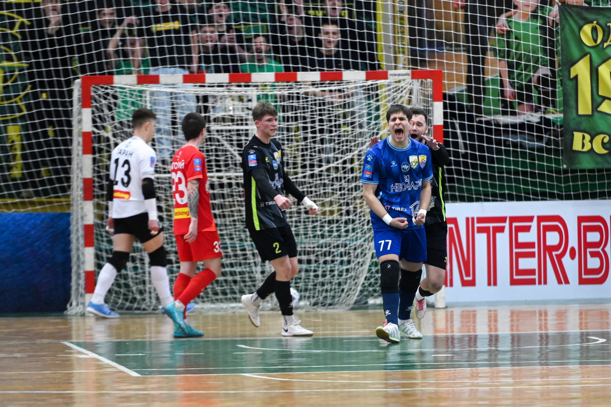 Радість воротаря Дяченка після забитого пенальті