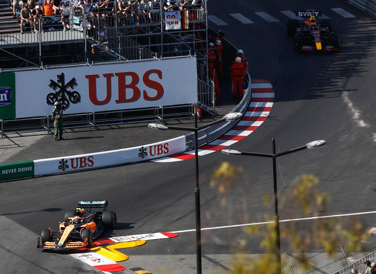 Гран-при Монако 2022: Ландо Норрис впереди побывавшего на пит-стопе Серхио Переса