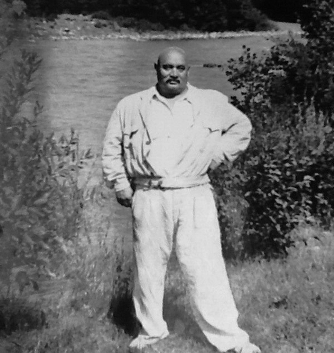 Фирцак на берегу реки