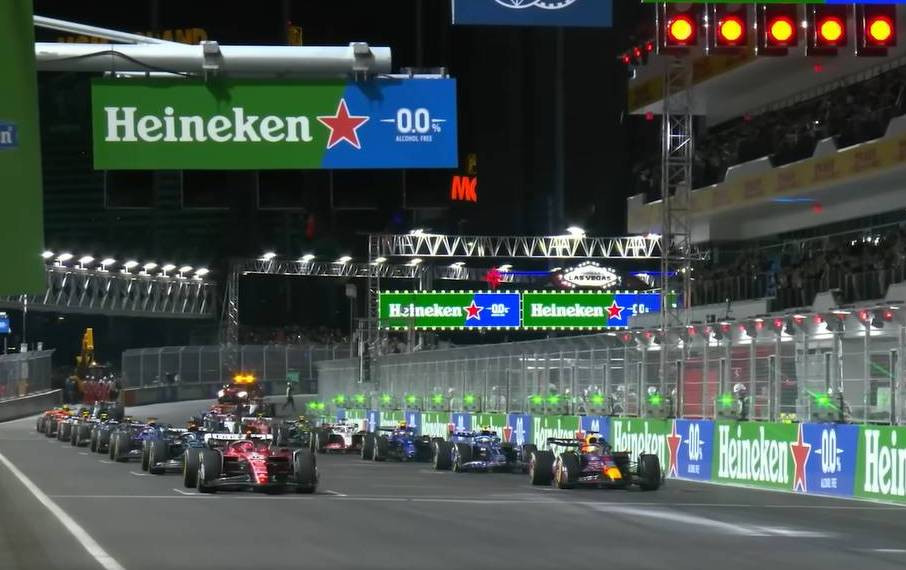 Шарль Леклер на поул-позиции Гран-при Лас-Вегаса 2023