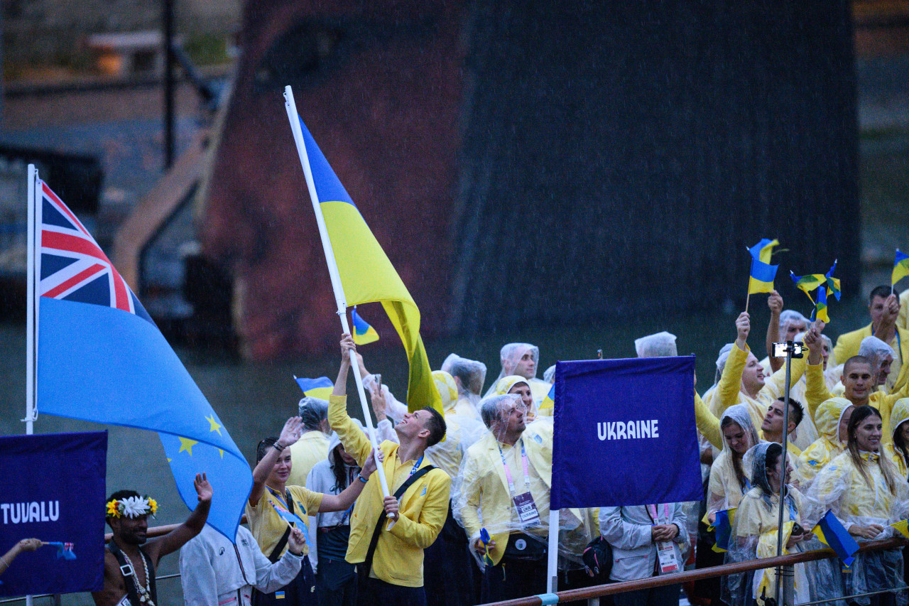 Українські спортсмени під час церемонії відкриття Олімпійських ігор-2024