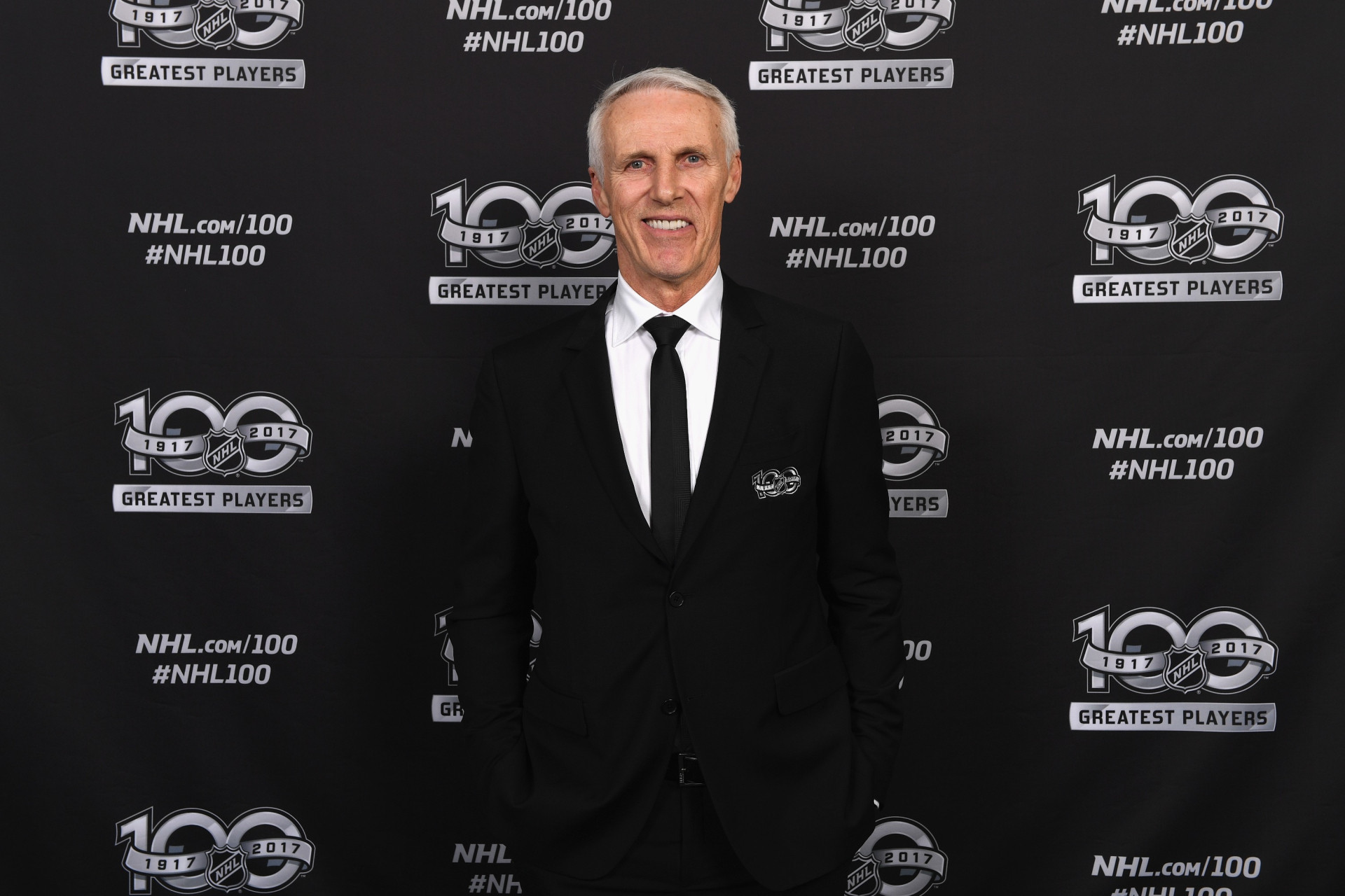 Майк Босси во время церемонии объявления 100 лучших хоккеистов в истории НХЛ