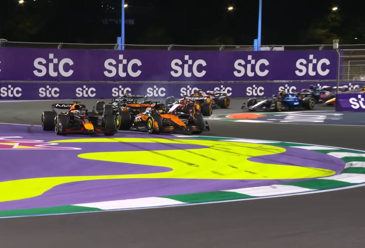 Оскар Піастрі видавив Макса Ферстаппена з траси на старті Гран-прі Саудівської Аравії