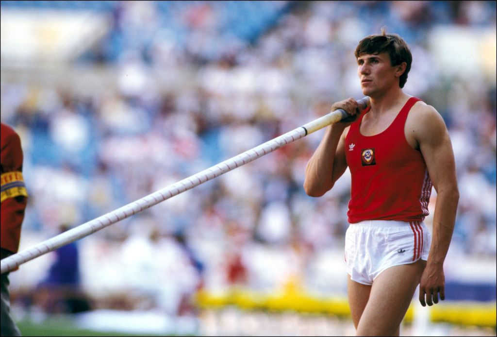 Українець Сергій Бубка став олімпійським чемпіоном Сеула-1988 в стрибках із жердиною