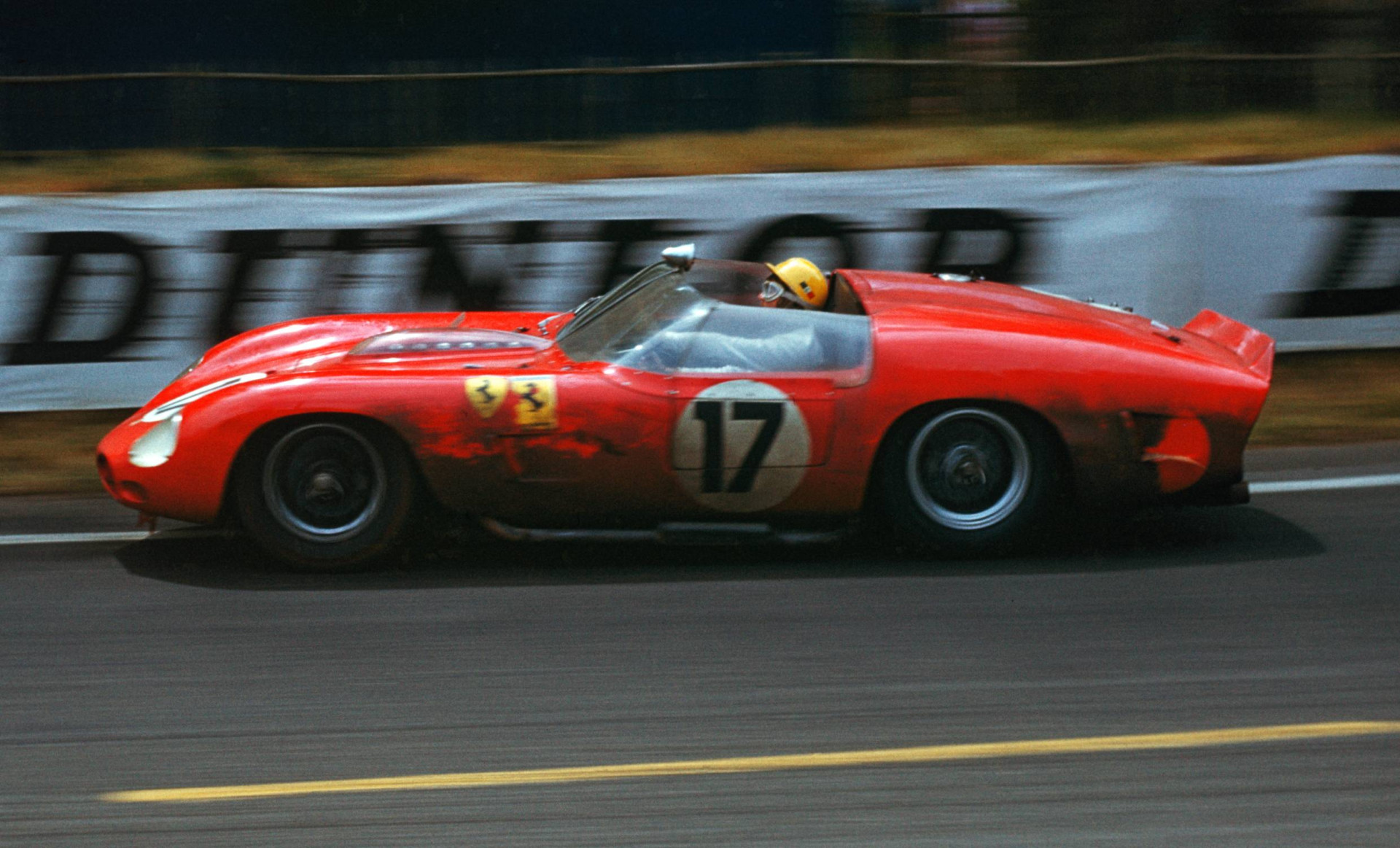 Рикардо Родригес за рулём Феррари 250 TRI/61 на гонке 24 часа Ле-Мана 1961 года