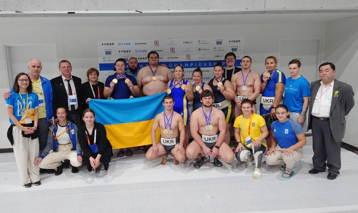 Тецуя Миике (крайний справа). Октябрь 2023-го.