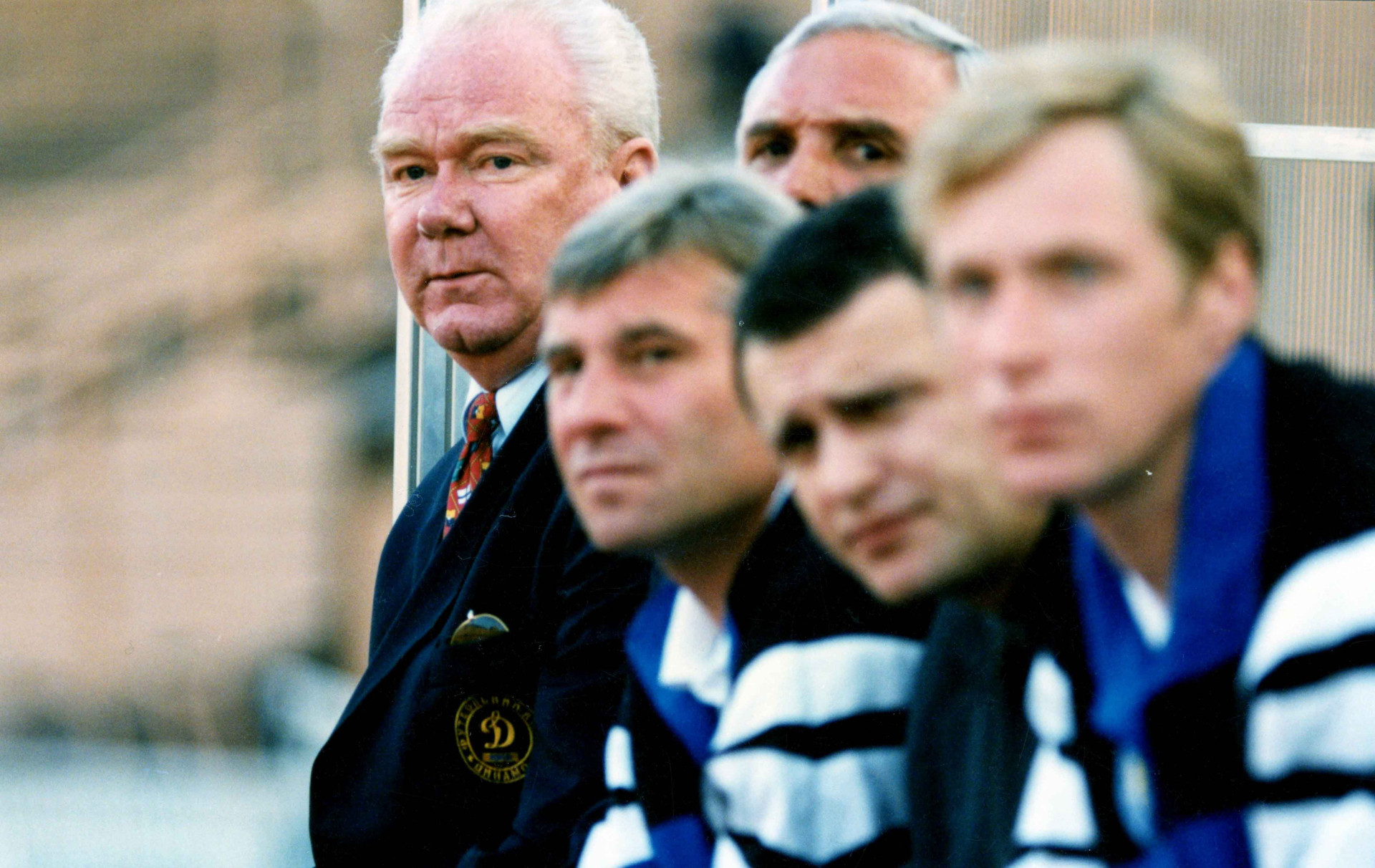 Як показала практика, одних лише конспектів для успіху замало. На тренерській лаві поруч із Валерієм ЛОБАНОВСЬКИМ – Анатолій ПУЗАЧ, Анатолій ДЕМ'ЯНЕНКО, Ігор СУРКІС і Олексій МИХАЙЛИЧЕНКО