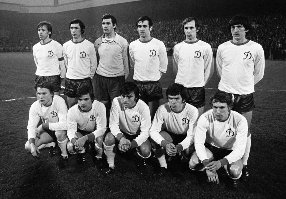17 березня 1976 р. Київське Динамо перед початком матчу-відповіді чвертьфіналу Кубку чемпіонів УЄФА з французьким Сент-Етьєном