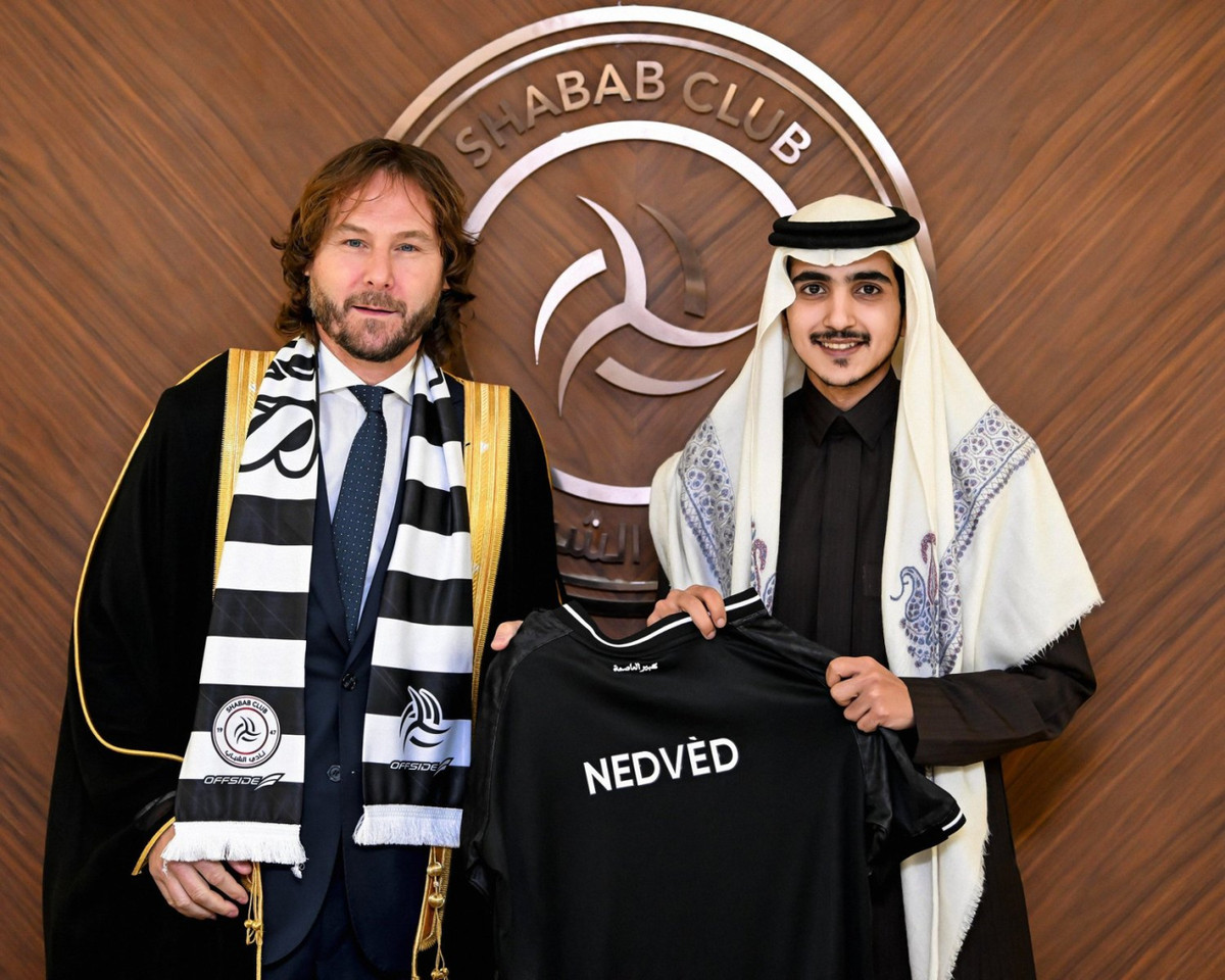 Павел Недвед (слева)