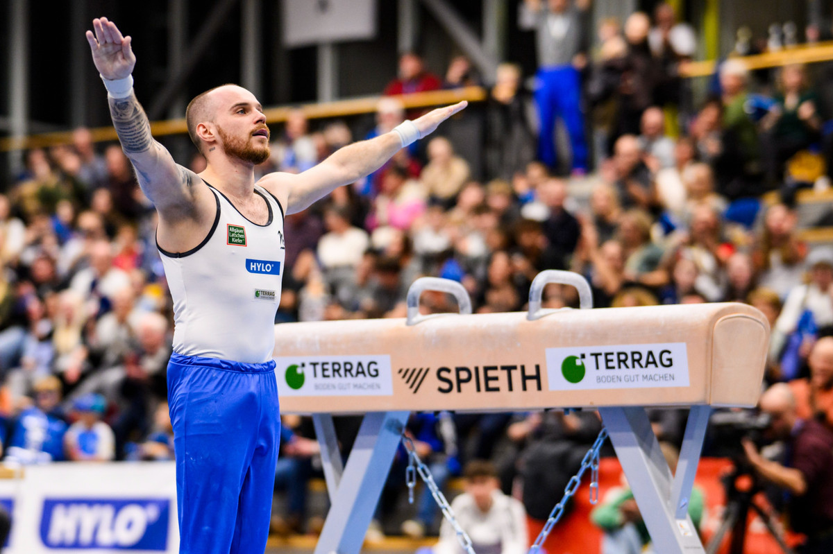 Олег Верняєв