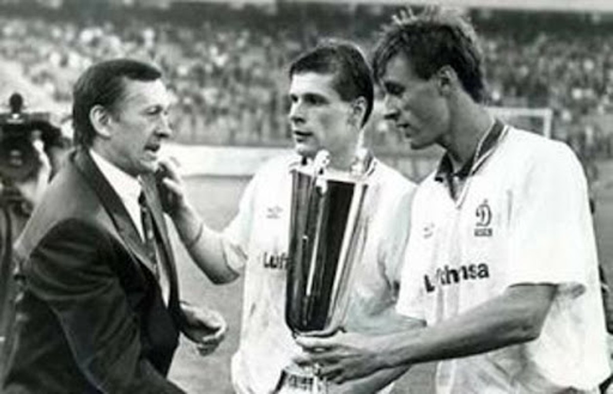 Михаил Фоменко (слева) возглавлял Динамо в сезоне 1992/93