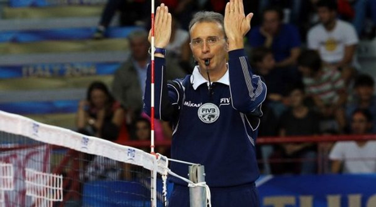 Головний суддя зафіксував аут