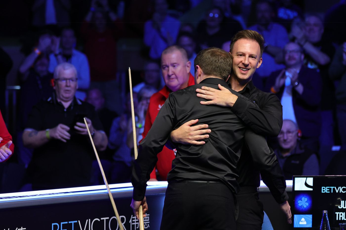 Джадд Трамп вітає Джека з перемогою