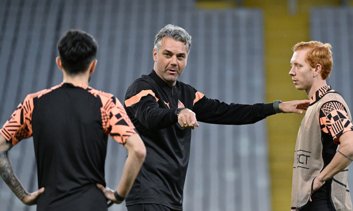 Главный тренер Шахтера Марино Пушич и защитник команды Ефим Конопля