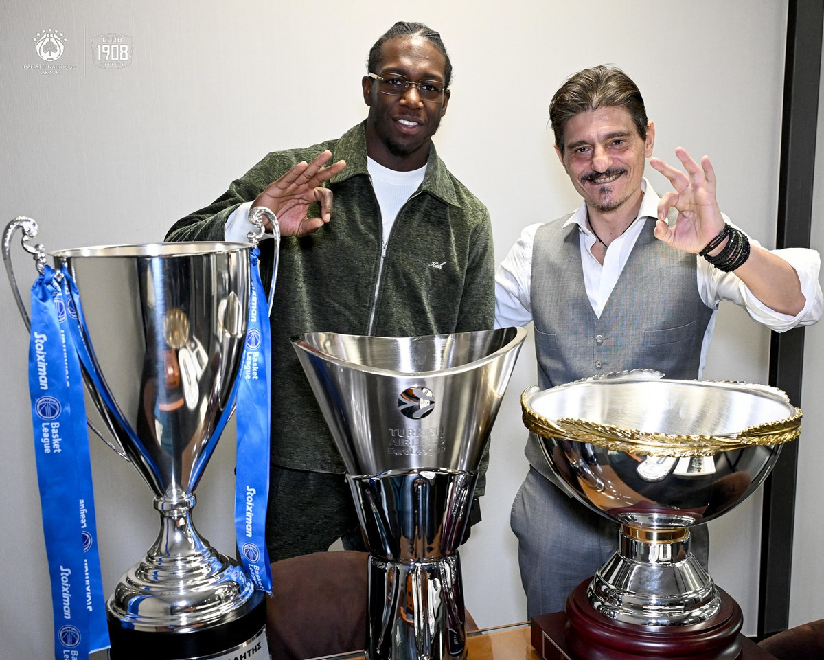 Дімітріос Яннакопулос (праворуч)