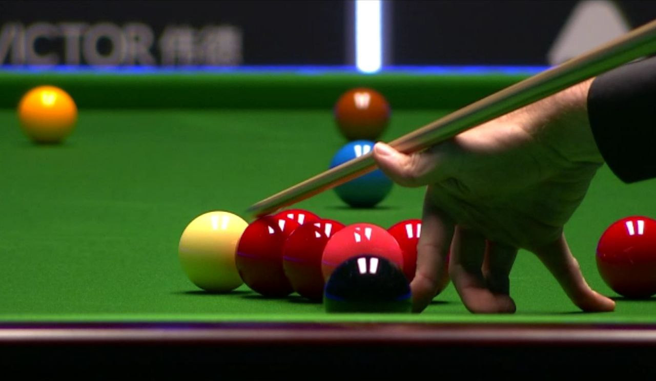 Стоп-кадр. Рефері не побачив, що Джек торкнувся києм спочатку кольорової кулі. Лісовскі зізнався, що був фол.