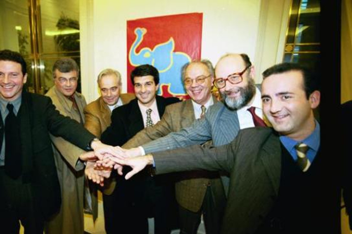 Синій слон у 1998-му. Лапорта у центрі, mundodeportivo.com