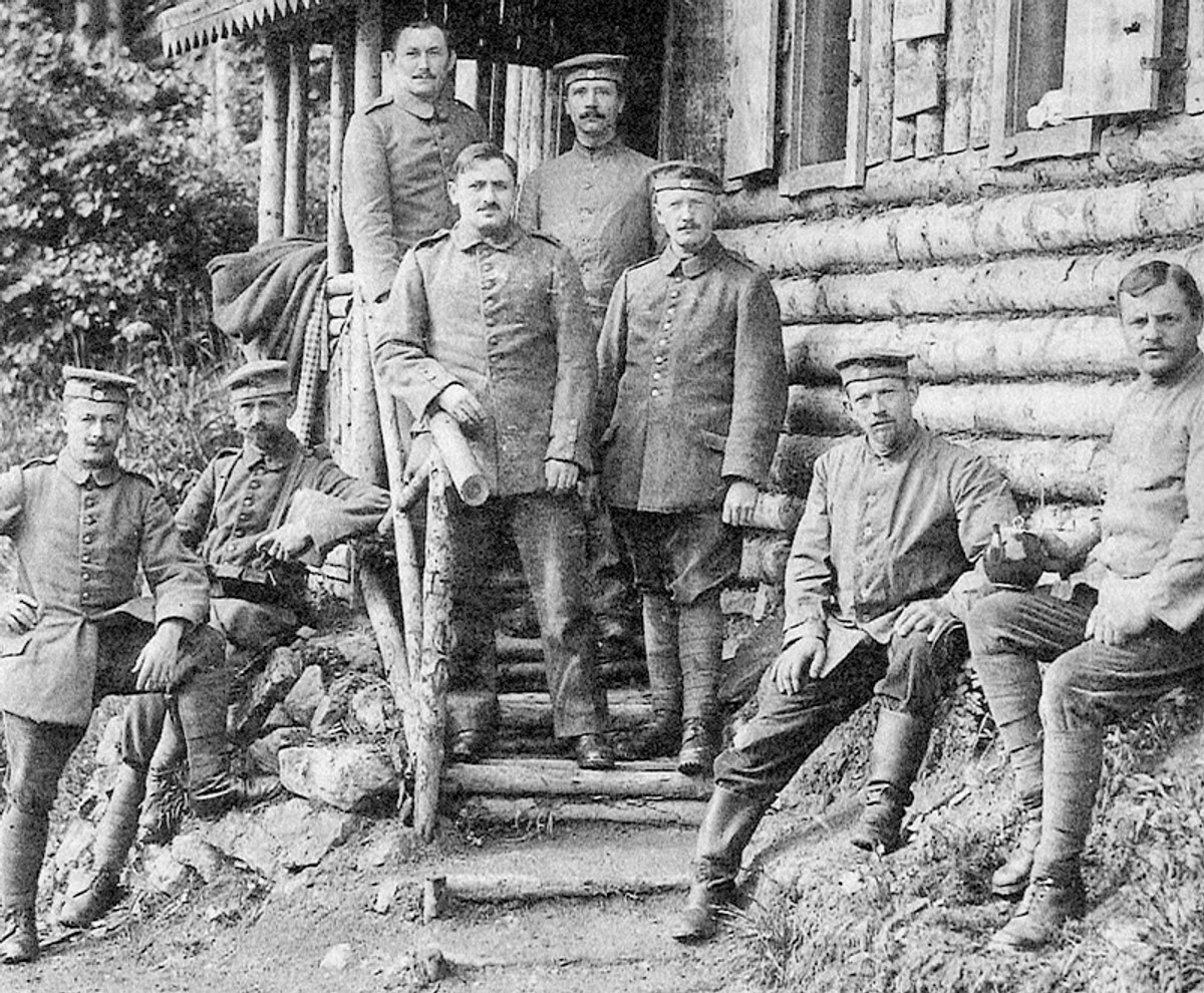 Гірш (перший на сходах ліворуч) під час Першої світової війни, bnn.de