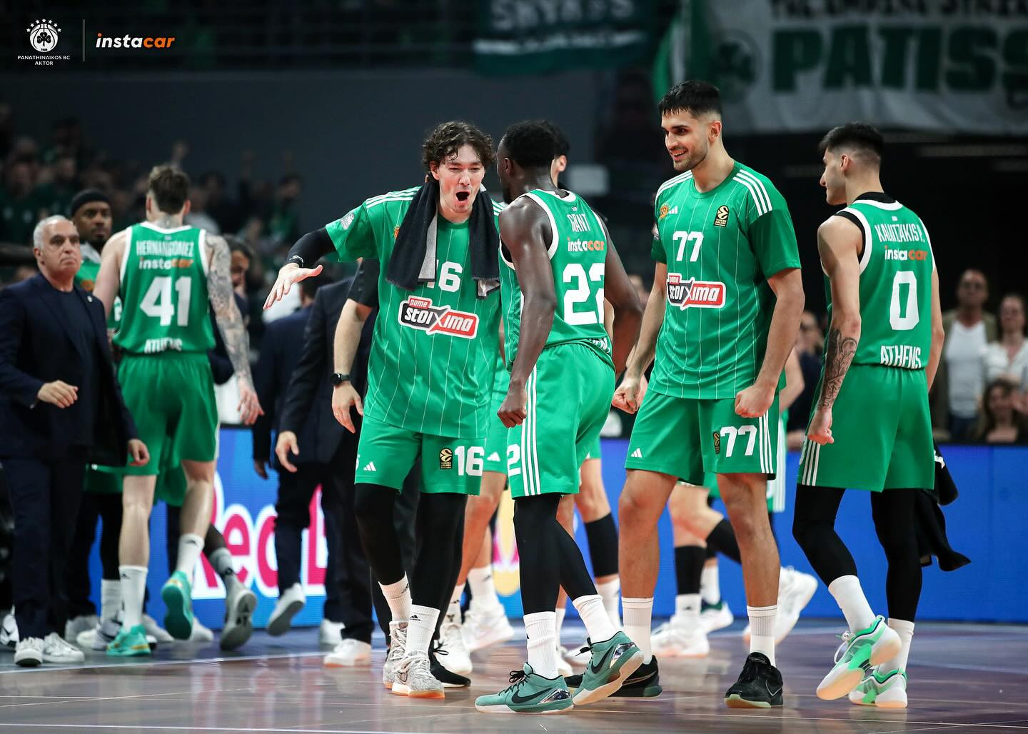 Чеді Осман (№16) та Омер Юртсевен (№77)