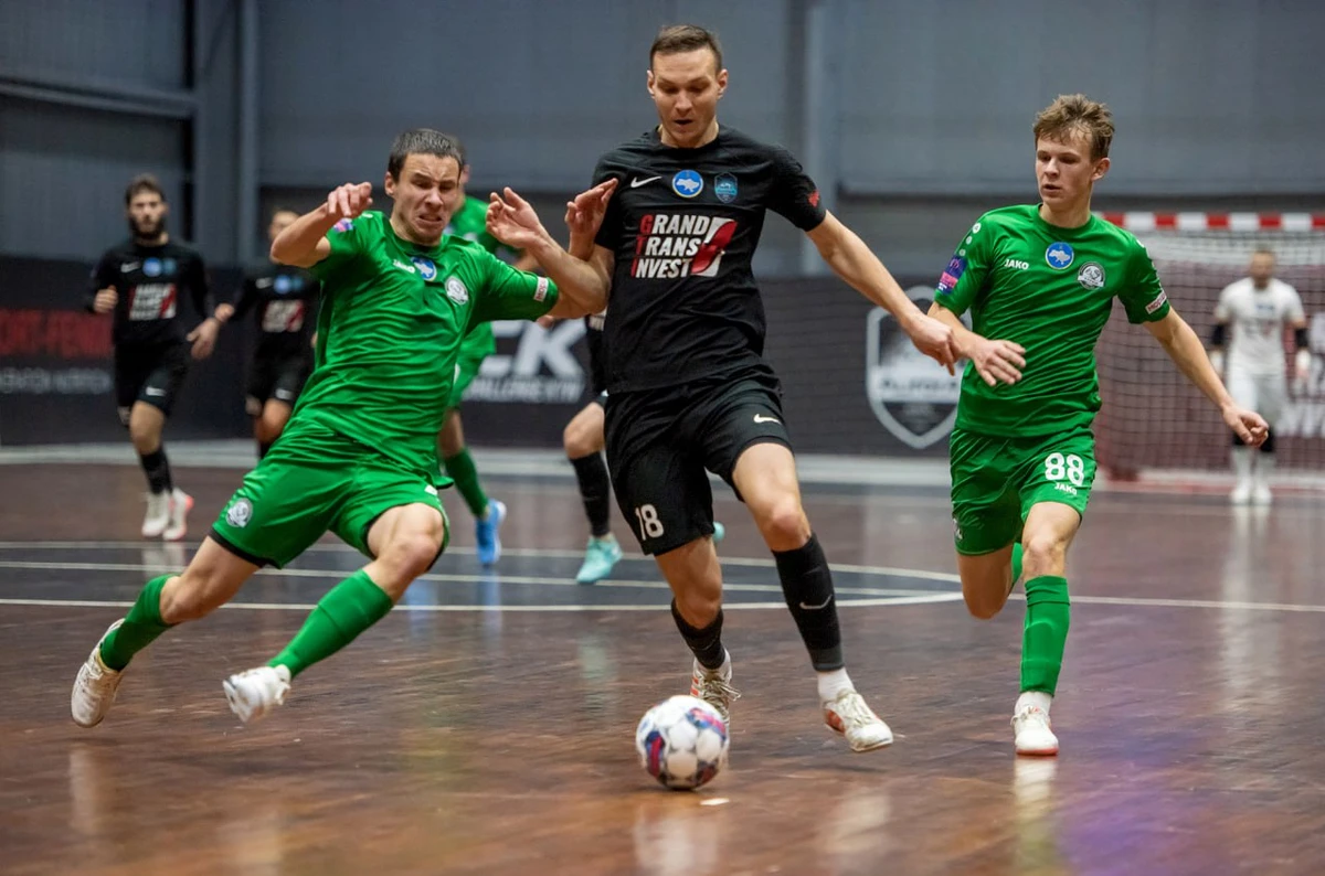 З м'ячем Юрій Сагайдачний