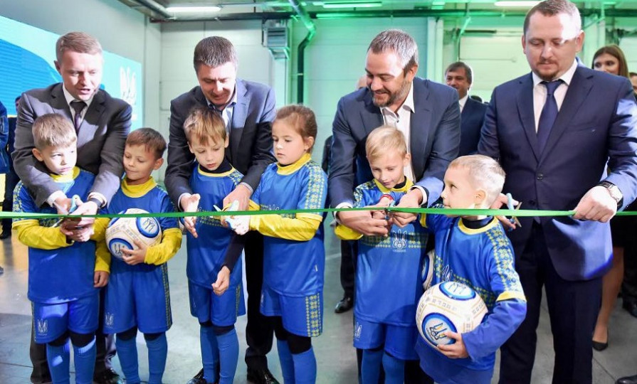 Відкриття заводу з виготовлення штучного покриття