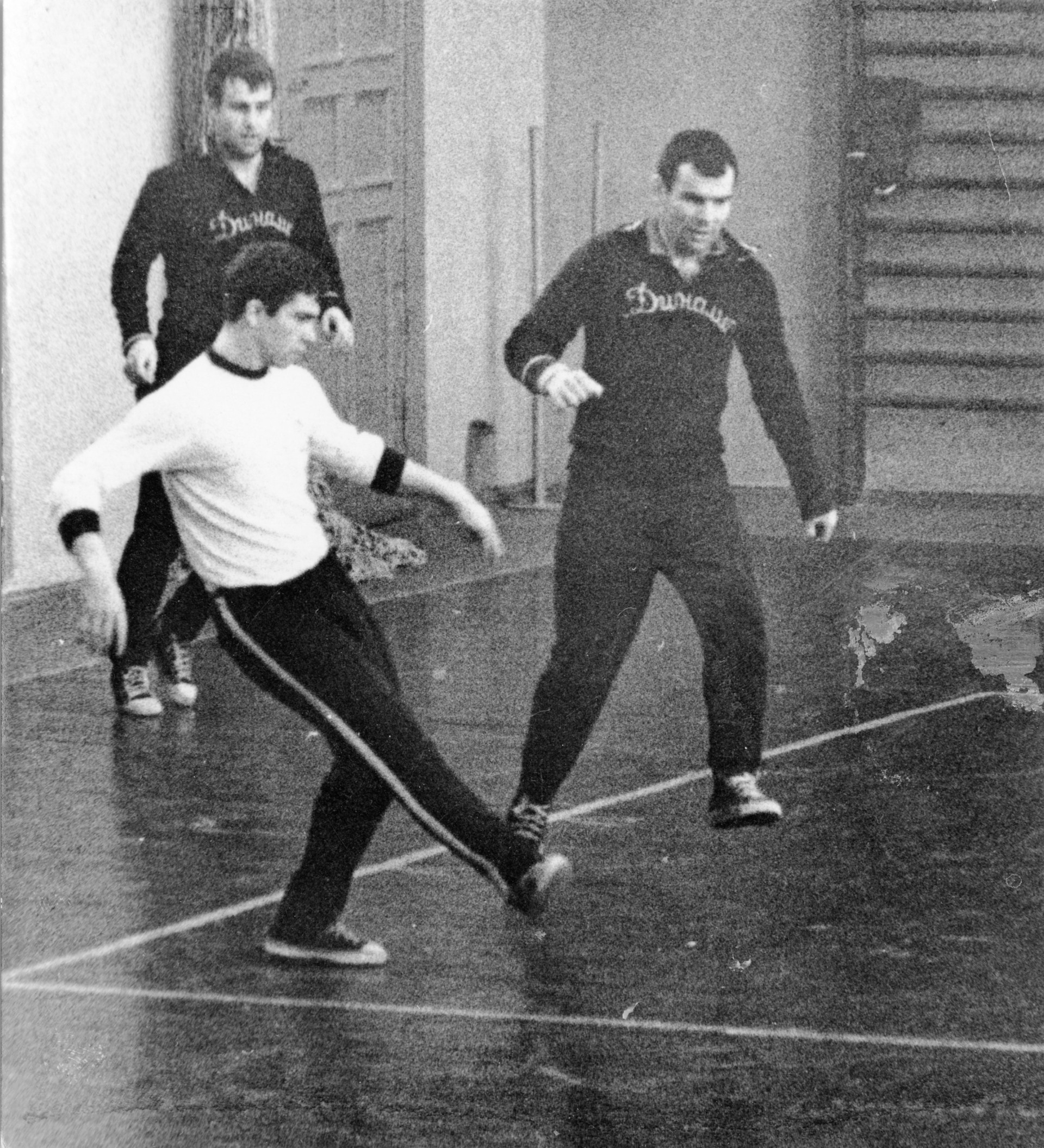 На передньому плані – Володимир Мунтян (зліва), Віктор Серебряніков (справа), на задньому – Віталій Хмельницький