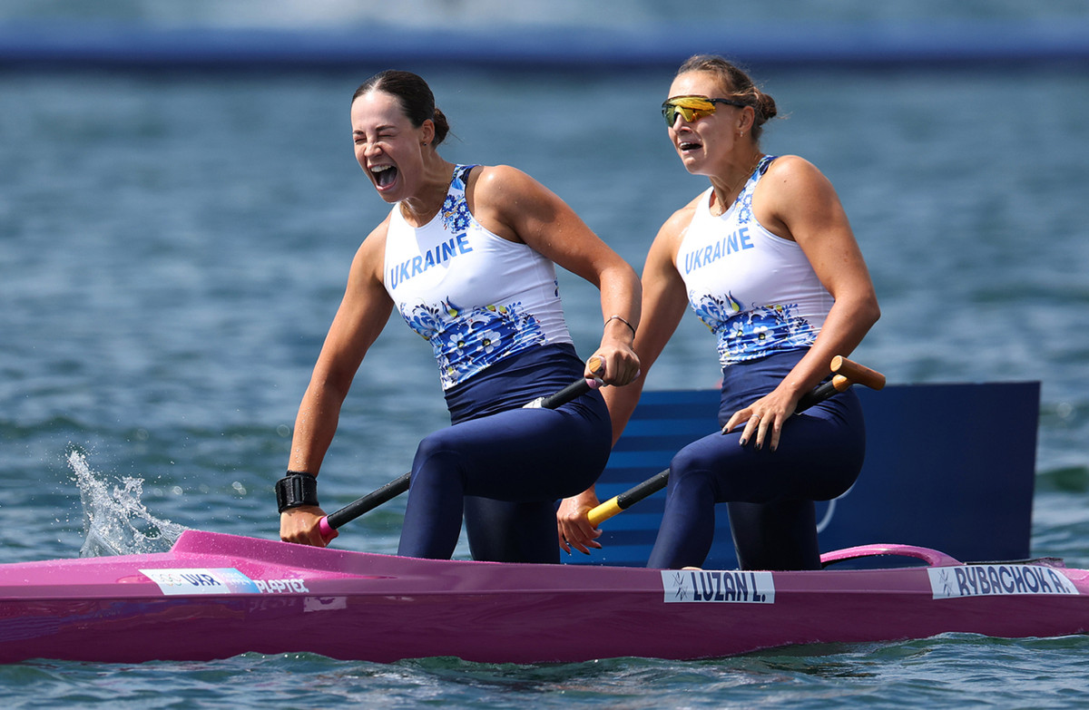 Людмила Лузан та Анастасія Рибачок за мить до цього вибороли срібну медаль Олімпійських ігор у Парижі