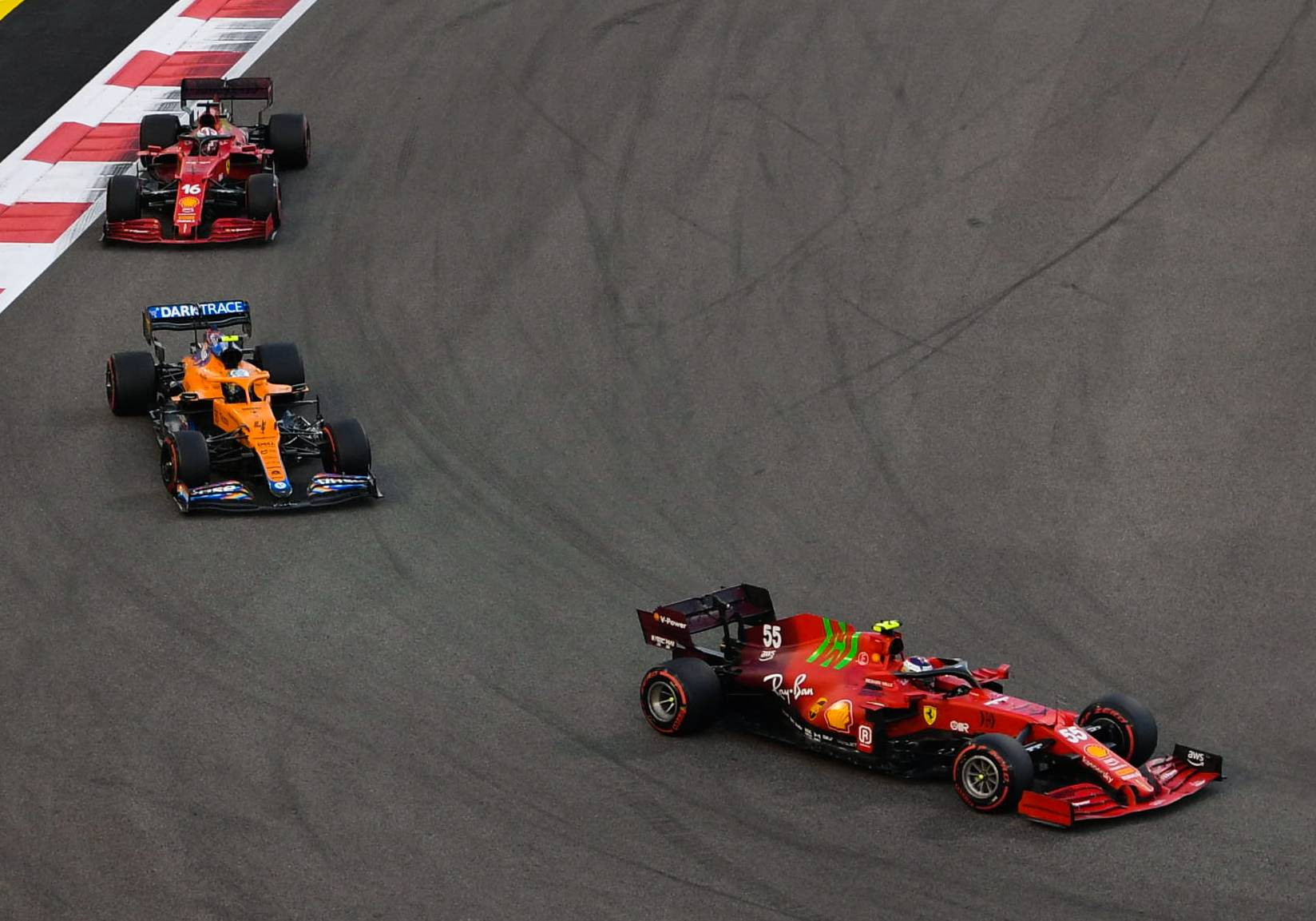 Карлос Сайнц-молодший, Ландо Норріс і Шарль Леклер на Гран-прі Абу-Дабі 2021