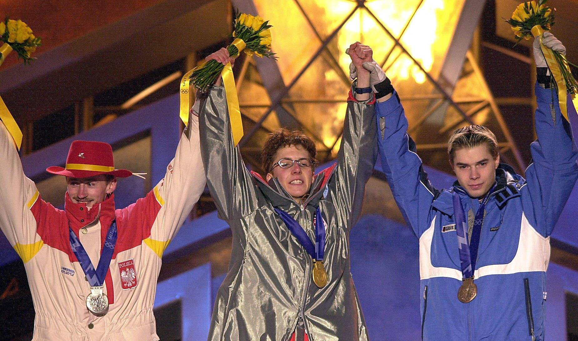 Симон Амманн на пьедестале в очках